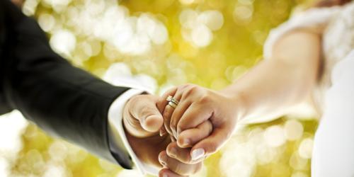wedding-hand-holding-1024x512